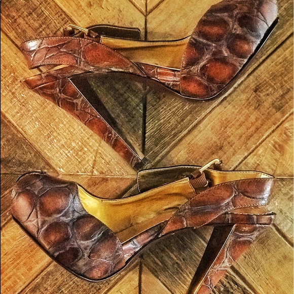 Report Signature Brown Leather Gold Sexy Heels 7.5 - Picture 1 of 5